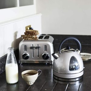 Cuisinart Style Toaster with a matching kettle.