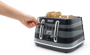 De Longhi Avvolta Toaster in use.