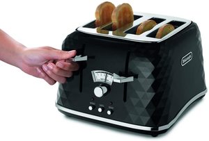 De Longhi Brilliante Toaster in use.