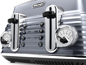 De Longhi Scultura Toaster's controls.
