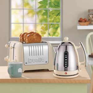 Dualit Lite Toaster's matching kettle.
