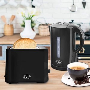 Quest 2 Slice Toaster with a matching kettle.