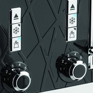 Russell Hobbs Structure Toaster's removable crumb trays.