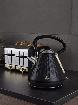 Swan Gatsby Toaster with a matching kettle.