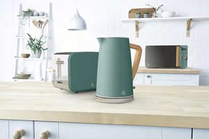 Swan Nordic Toaster with a matching kettle.