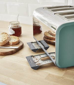 Swan Nordic Toaster's removable crumb trays.