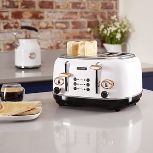 Tower Bottega Toaster in use.