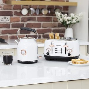 Tower Bottega Toaster's matching kettle.