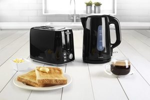 Tower Elements Toaster with a matching kettle.