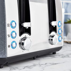 Tower Ice Diamond Toaster's controls.