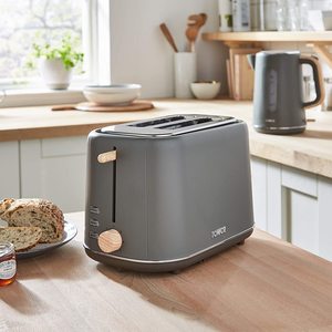 Tower Scandi Toaster in a kitchen.